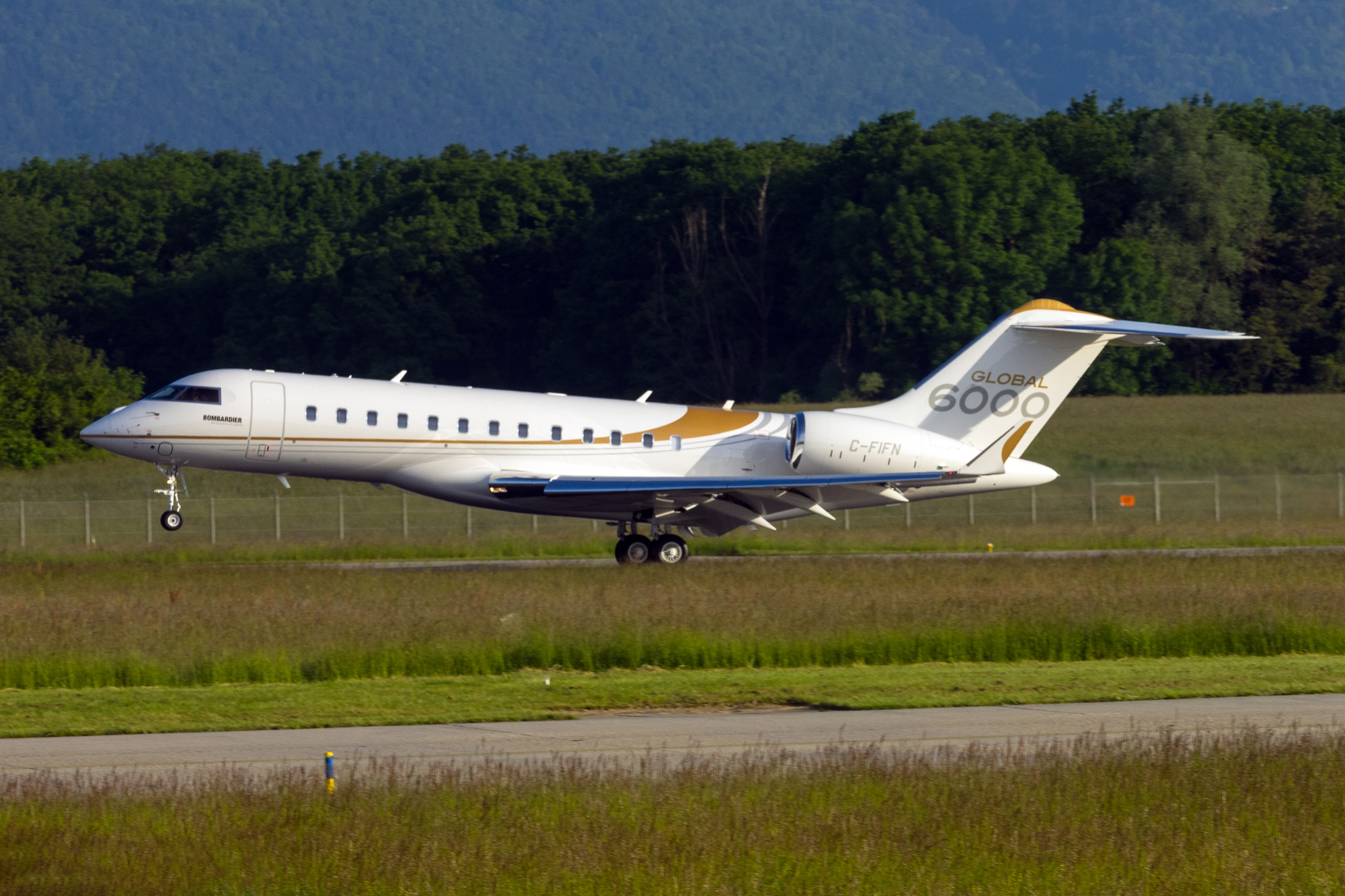 Bombardier Global 6000 ultra-long-range jet